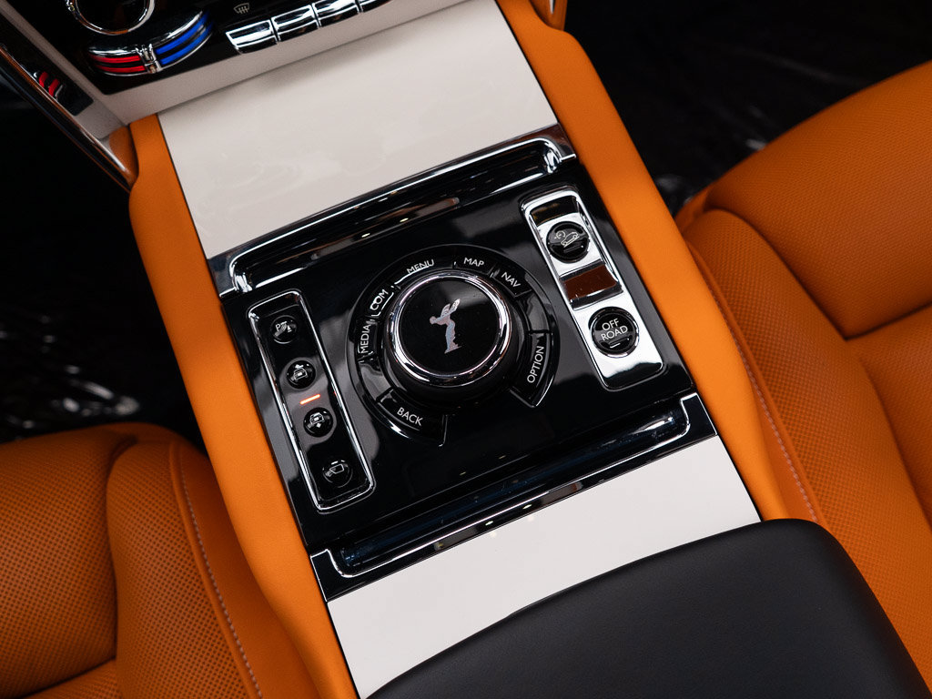 Certified 2023 Rolls-Royce Cullinan AWD/4WD image 39