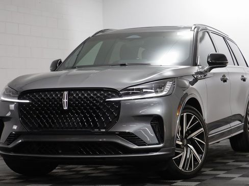 Used 2025 Lincoln Aviator Black Label w/ Jet Appearance Package image 1