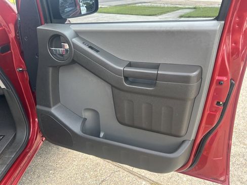 Used 2015 Nissan Xterra X image 36