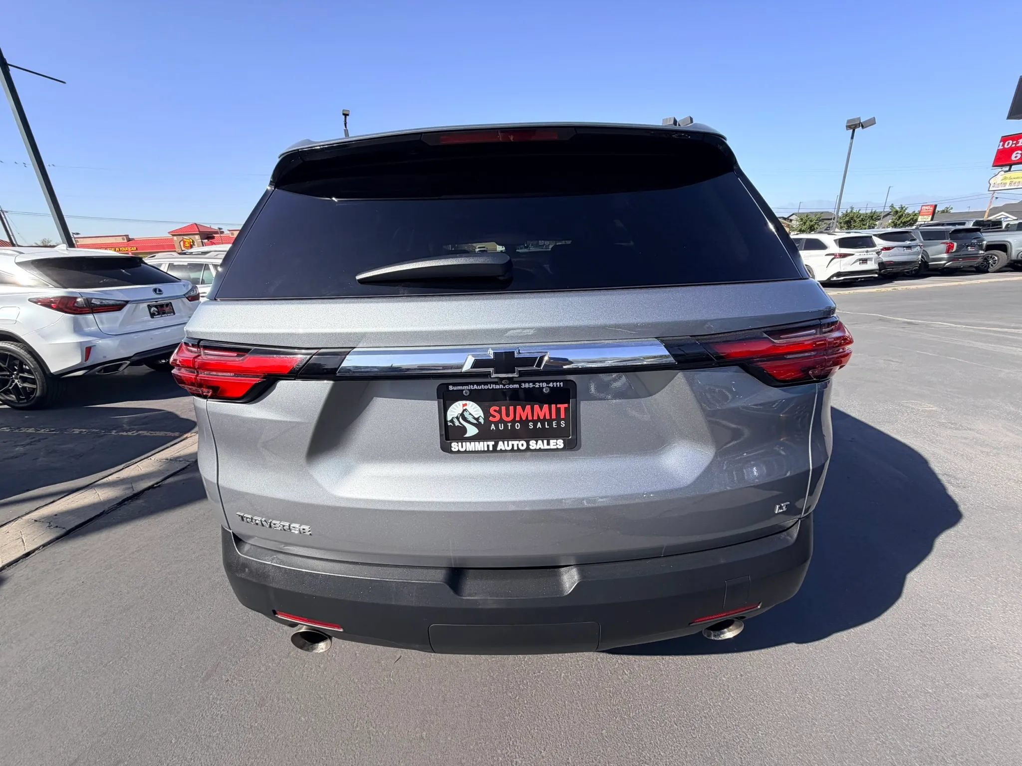 Used 2023 Chevrolet Traverse LT FWD image 6
