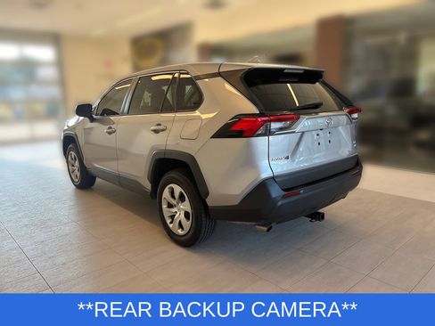 Used 2022 Toyota RAV4 LE AWD/4WD image 3