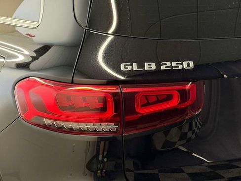 Used 2023 Mercedes-Benz GLB 250 4MATIC image 10