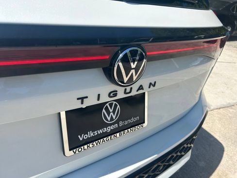 New 2026 Volkswagen Tiguan SE R-Line FWD image 32