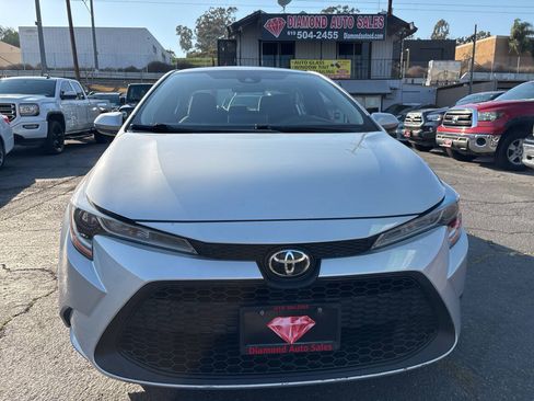 Used 2021 Toyota Corolla LE FWD image 2