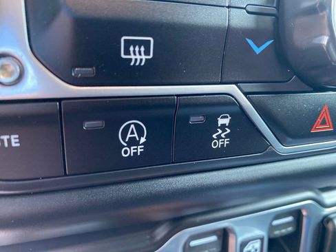 Used 2021 Jeep Wrangler Unlimited Sahara w/ Uconnect 4C Nav & Sound Group image 30