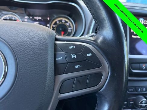 Used 2021 Jeep Cherokee Latitude Lux w/ Comfort/Convenience Group AWD/4WD image 16