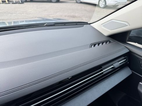 Used 2025 Volkswagen Jetta SE image 32