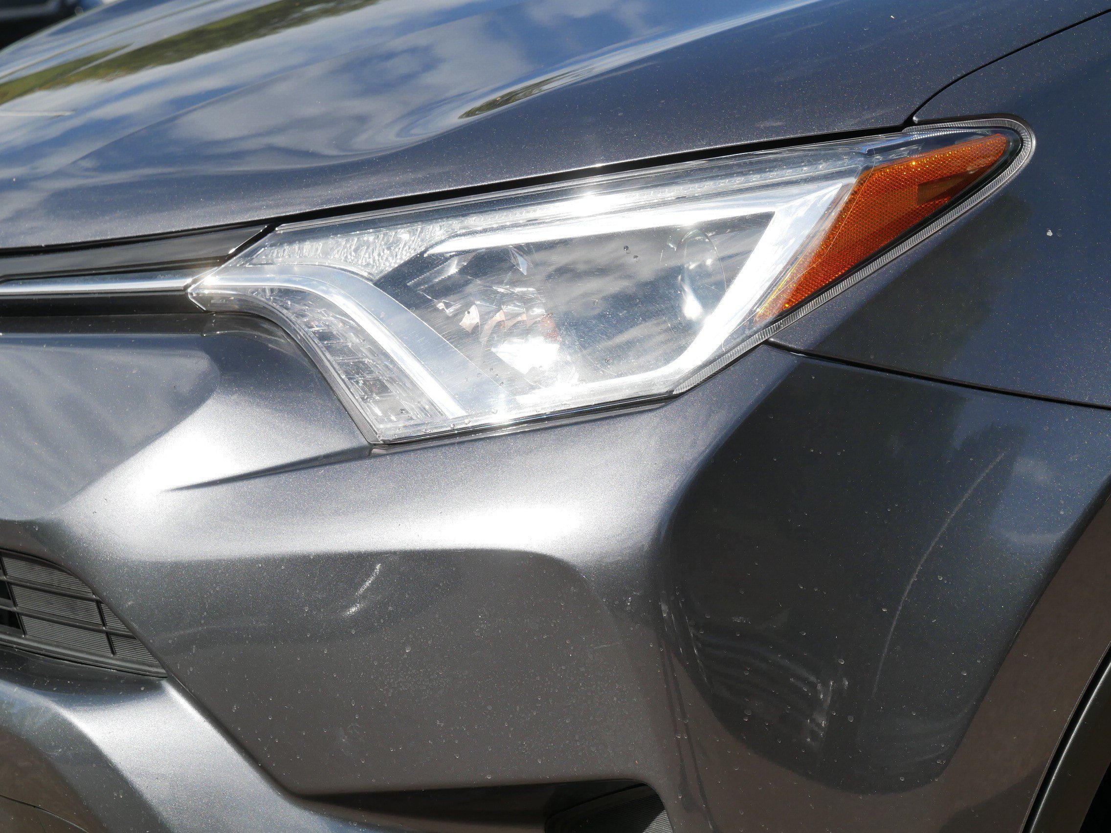 Used 2018 Toyota RAV4 XLE FWD image 16