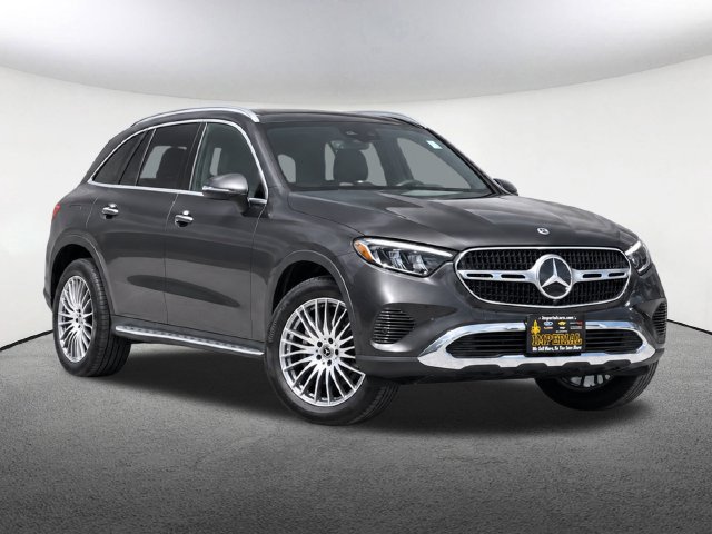 Used 2025 Mercedes-Benz GLC 300 4MATIC image 2