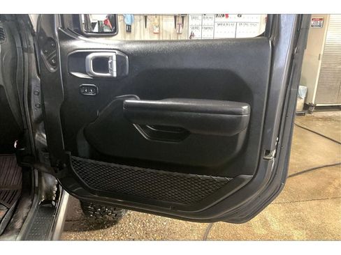 Used 2021 Jeep Gladiator Rubicon w/ Cold Weather Group image 25