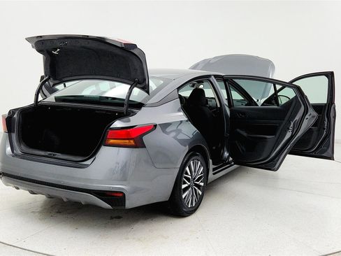 Used 2024 Nissan Altima 2.5 SV image 11