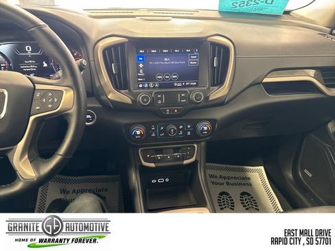 Used 2024 GMC Terrain Denali w/ Denali Premium Package AWD/4WD image 17