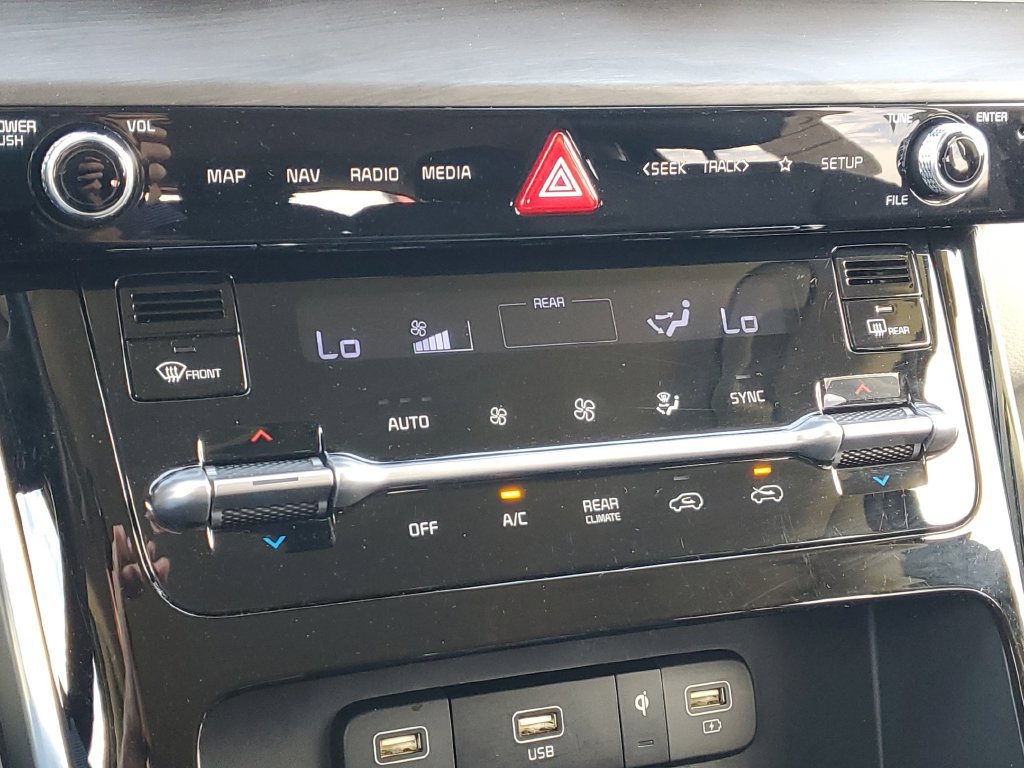 Used 2024 Kia Carnival EX FWD image 31