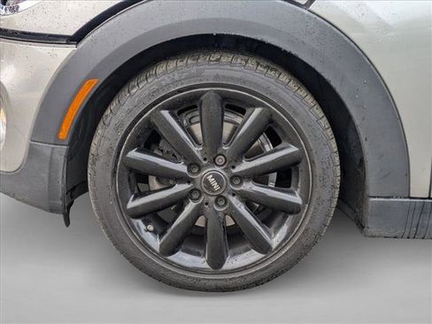 Used 2016 MINI Cooper 4-Door Hardtop image 14