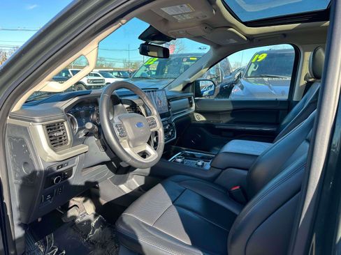 Used 2023 Ford Expedition XLT image 14