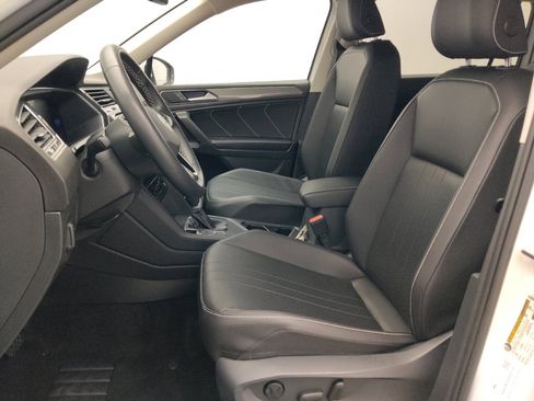 Used 2022 Volkswagen Tiguan SE FWD image 17