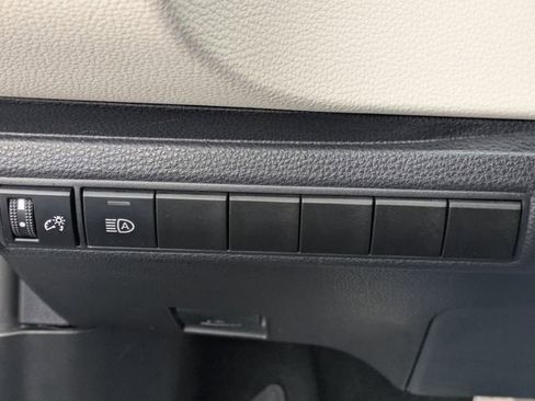 Used 2025 Toyota Corolla LE image 23