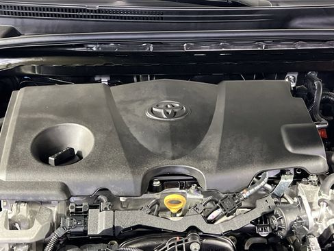 Used 2024 Toyota Camry SE image 29