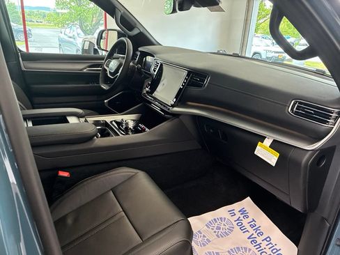 New 2026 Jeep Grand Wagoneer 4WD image 37