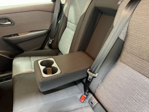 Used 2022 Nissan Rogue SV image 45