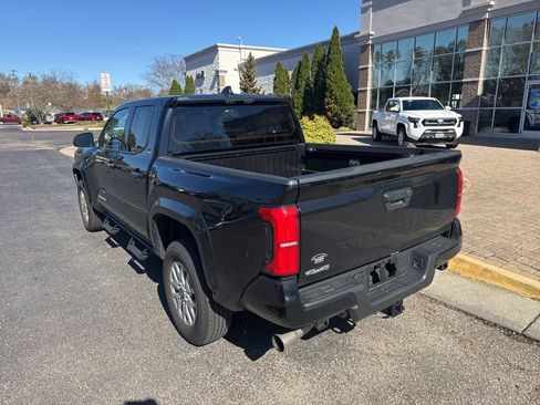 Used 2025 Toyota Tacoma SR5 image 5