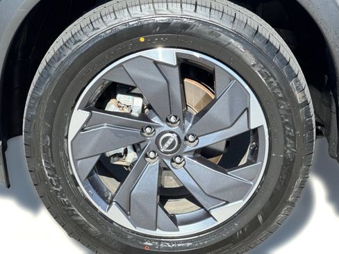 Used 2025 Nissan Rogue SV FWD image 10