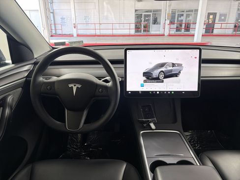 Used 2023 Tesla Model Y Long Range image 16