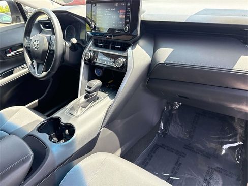 Used 2022 Toyota Venza LE image 21