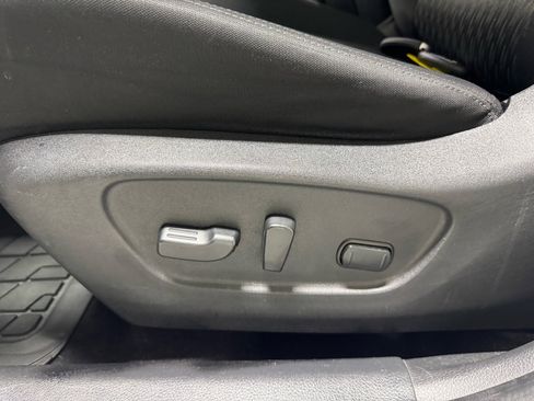 Used 2017 Nissan Rogue SV image 17