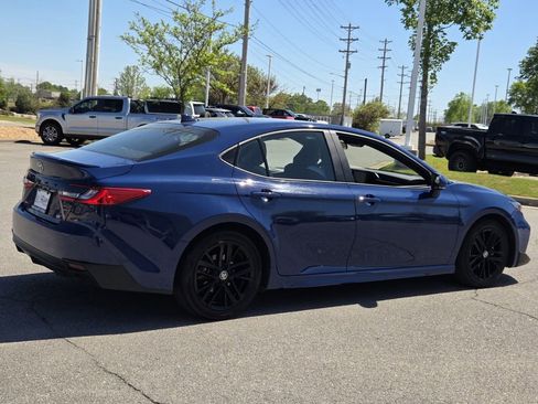 Used 2025 Toyota Camry SE image 5