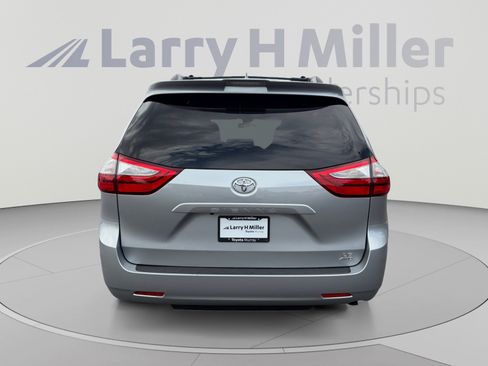 Used 2018 Toyota Sienna LE AWD/4WD image 4