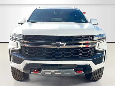 Used 2024 Chevrolet Suburban Z71 w/ Luxury Package image 2