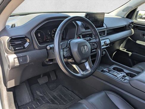 Used 2024 Honda Pilot Touring image 10