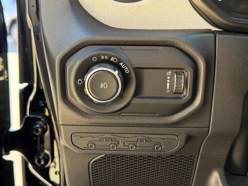 Used 2024 Jeep Wrangler Unlimited Sport AWD/4WD image 29