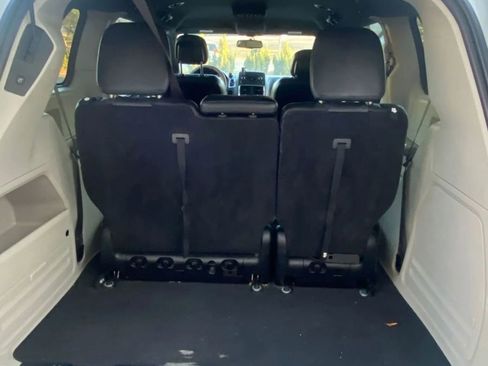 Used 2017 Dodge Grand Caravan SXT image 17