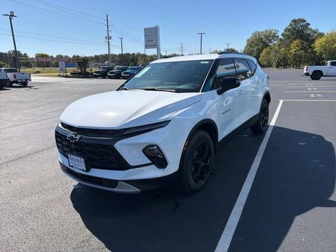 New 2025 Chevrolet Blazer LT w/ Midnight/Sport Edition image 4