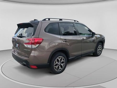 Used 2024 Subaru Forester Premium AWD/4WD image 5