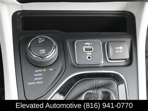 Used 2019 Jeep Cherokee Limited w/ Technology Group image 23