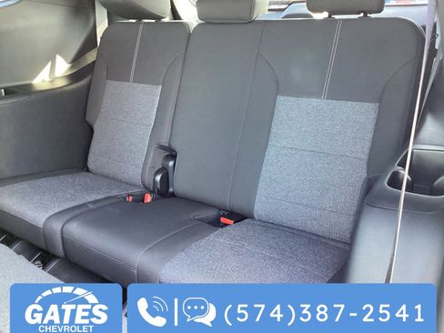 Used 2025 GMC Acadia Elevation image 18