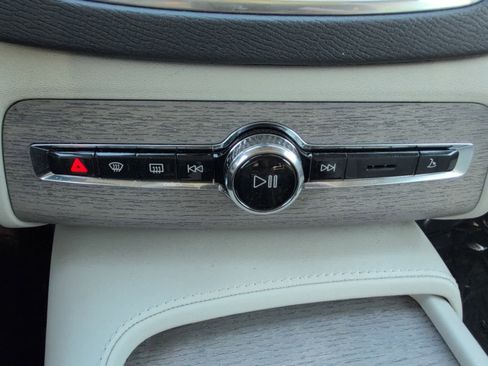 Used 2025 Volvo XC90 B5 Plus w/ Protection Package Premier image 24