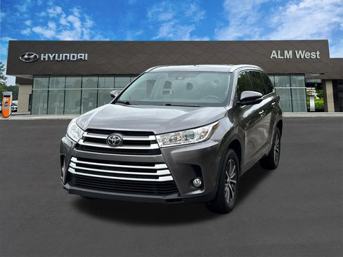Used 2018 Toyota Highlander XLE FWD image 1