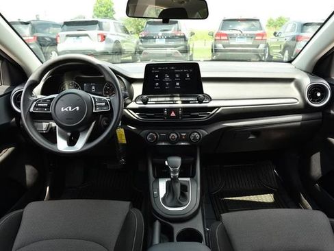 Used 2024 Kia Forte LXS w/ LXS Technology Package FWD image 7