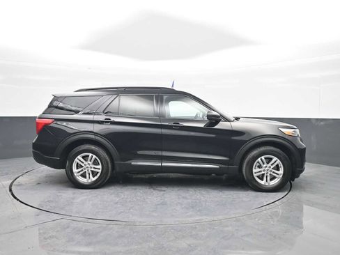 Used 2023 Ford Explorer XLT w/ Equipment Group 202A image 9