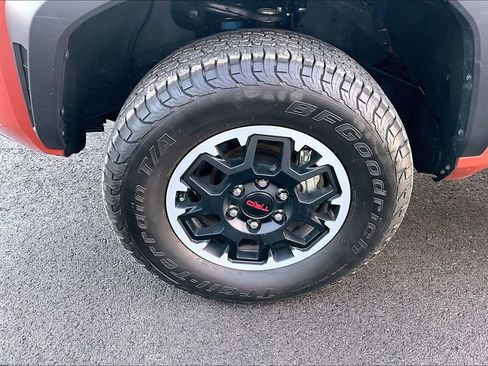 Used 2025 Toyota Tacoma TRD Off-Road image 9