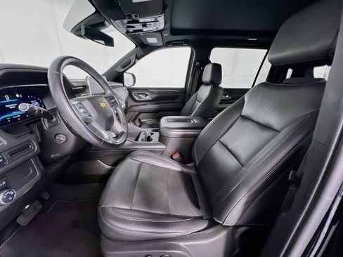Used 2022 Chevrolet Suburban LT w/ Luxury Package RWD image 12