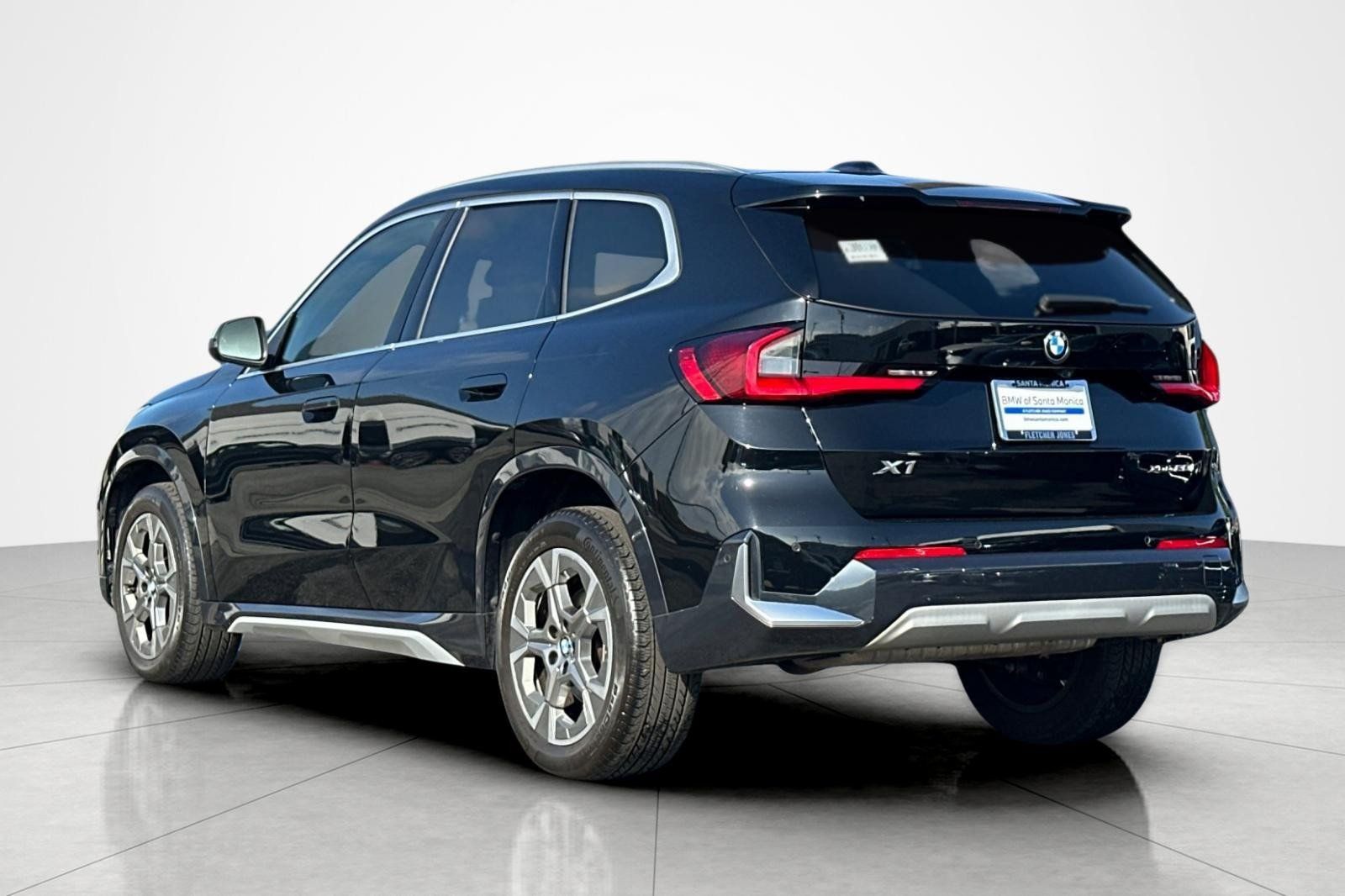 Used 2023 BMW X1 xDrive28i w/ Convenience Package AWD/4WD image 3