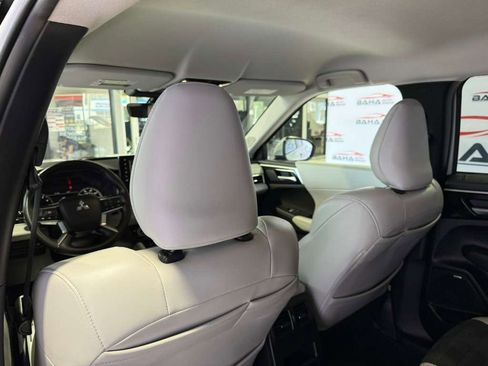 Used 2025 Mitsubishi Outlander Trail Edition image 39