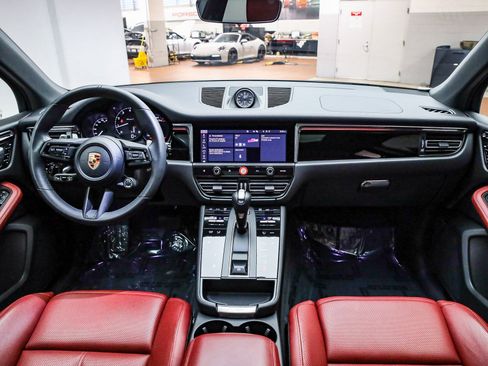 Used 2025 Porsche Macan Turbo image 14