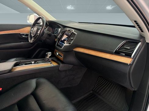 Used 2022 Volvo XC90 T6 Momentum w/ Advanced Package image 21