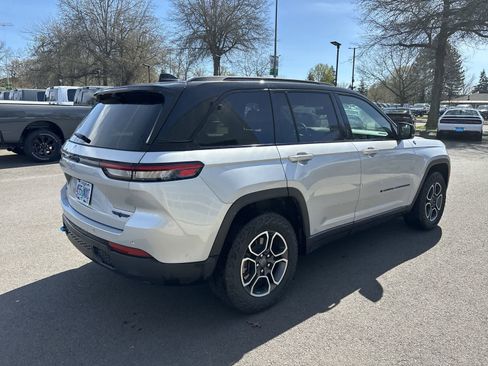 Used 2022 Jeep Grand Cherokee Trailhawk w/ Advanced Protech Group II image 4